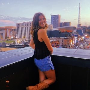 Meet your Posher, Lexi